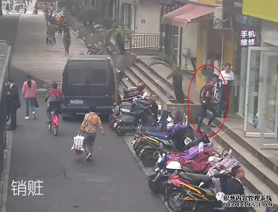 男子为偷一部手机，换乘6趟公交2次进超市易装